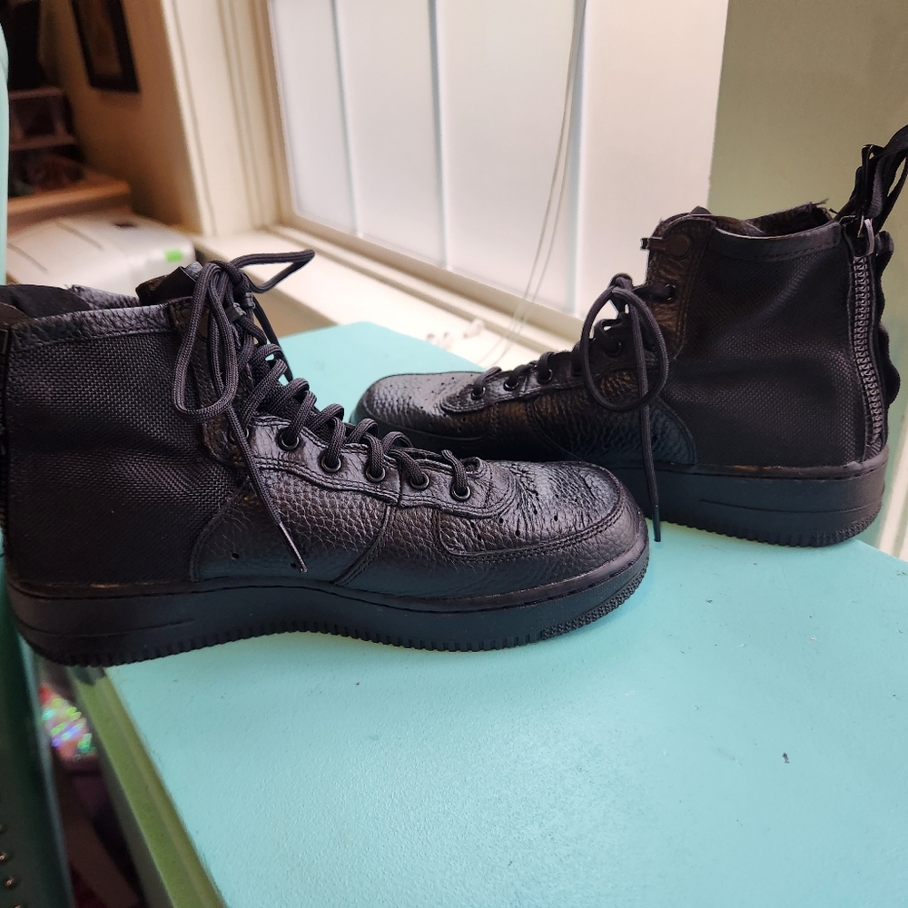 Nike SF Air Force 1 Mid Triple Black